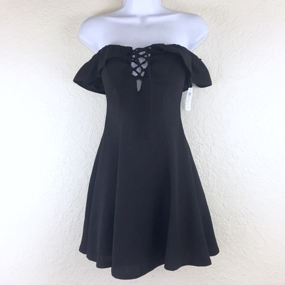 Windsor Off the Shoulder Lace Up Dress